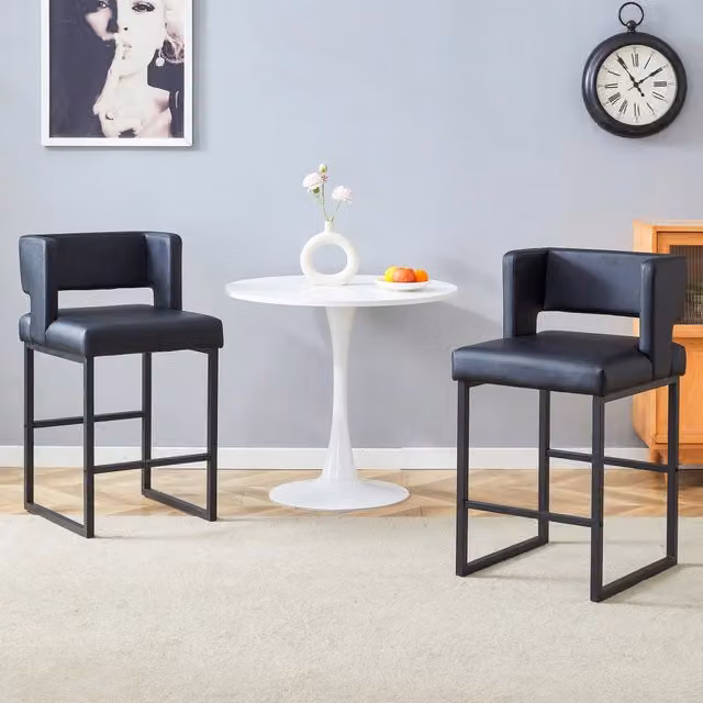 Sgabello da bar OKWISH con seduta quadrata imbottita in similpelle nero e struttura in metallo
