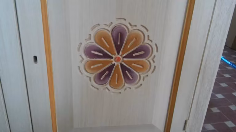 Armadio 2 porte in legno stile shabby chic bianco con decori floreali Mobili 2G L/P/H: 125 x 61 x 200 cm