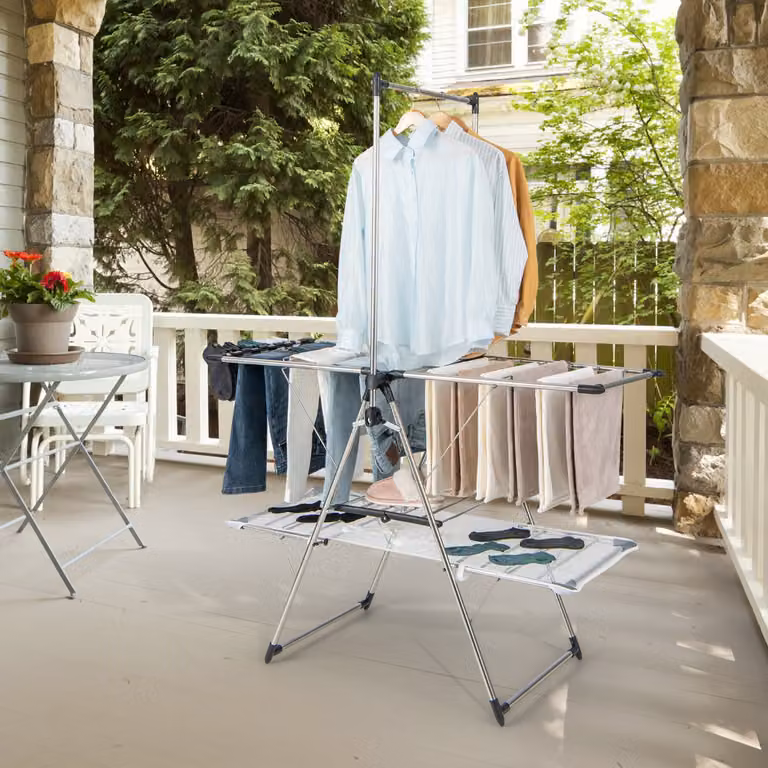 Stendibiancheria pieghevole Costway in acciaio con barra appendiabiti regolabile in altezza, colore argento, L 138 cm x P 63 cm x H 182 cm