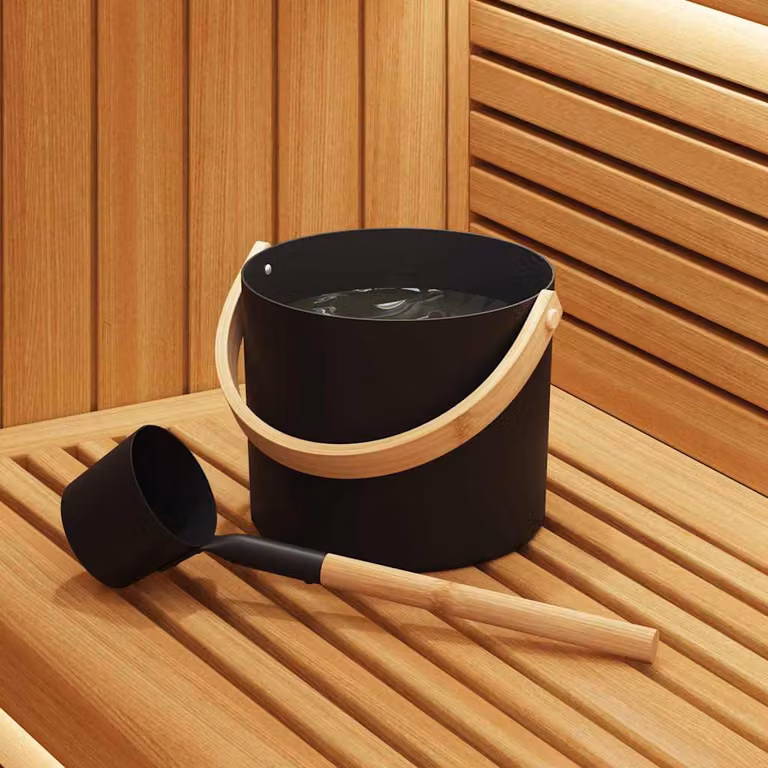 Set di accessori per sauna vidaXL composto da secchiello e mestolo in legno e alluminio, colore nero, da montare a parete