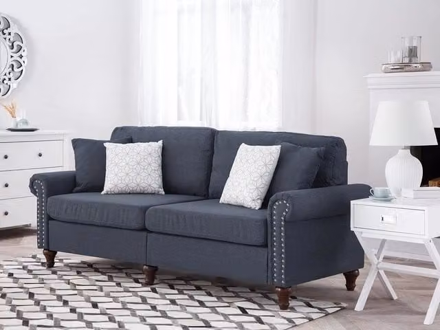 Divano a 3 posti in stile Chesterfield BELIANI grigio con rivestimento in tessuto e cuscini inclusi L: 195 cm, P: 76 cm, H: 84 cm