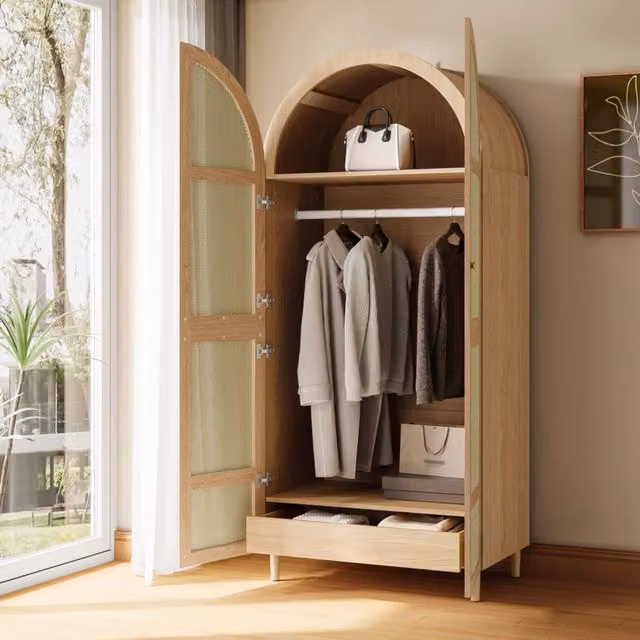 Armadio moderno in rattan e MDF con ante curve, ripiani, appendiabiti e cassetti, colore beige, L: 80 cm, P: 50 cm, H: 179 cm