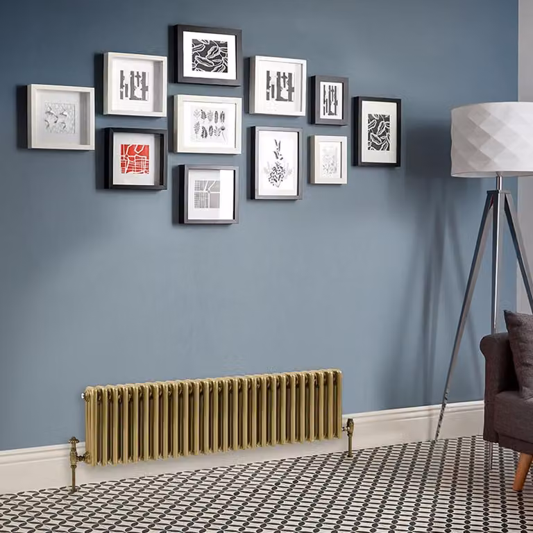 Radiatore Orizzontale a Tripla Colonna Regent in Acciaio Colore Oro L: 119 cm, H: 30 cm