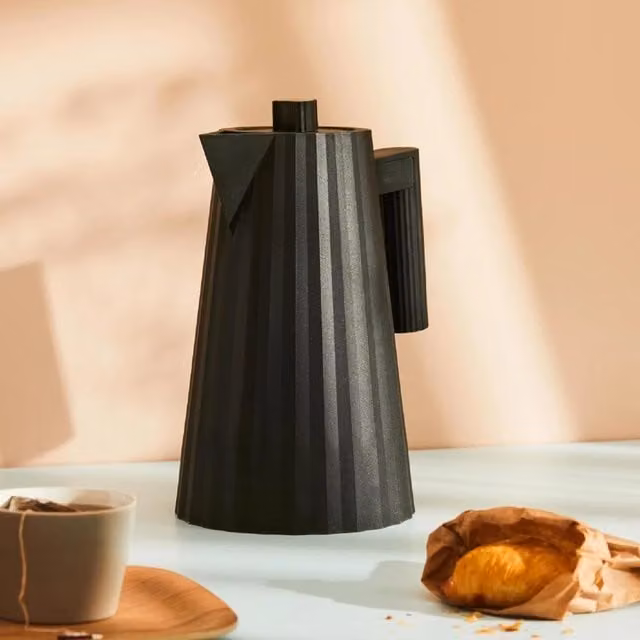 Bollitore Elettrico Alessi Pliss Colore Nero con Filtro Anticalcare e Spegnimento Automatico, Capacità 1,7 l