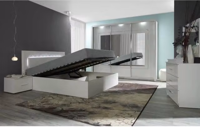 Camera completa PANAREA MEUBLORAMA in bianco lucido con letto contenitore 180 x 200 cm, armadio con illuminazione LED, cassettiera e comodini