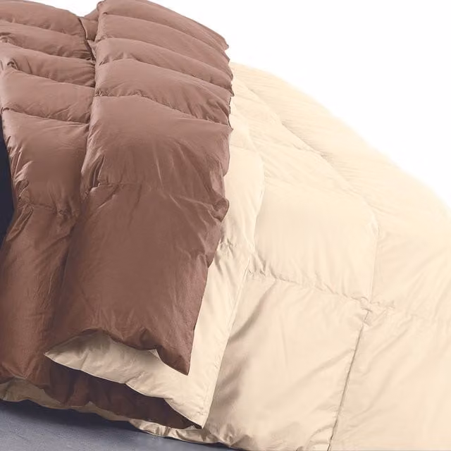 Trapunta DaunenStep in microfibra bicolore color nocciolato, traspirante e anallergica per tutto l'anno