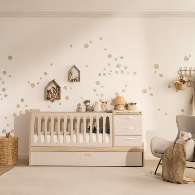 Culla convertibile Annie Banak in legno con lato apribile e cassetti per la cameretta dei bambini, disponibile in bianco, grigio o verde, dimensioni 90x190 cm