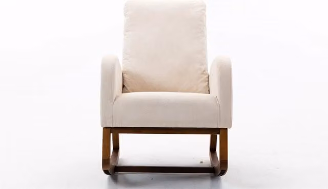 Sedia a dondolo Chicfurn con schienale alto, braccioli e tasche laterali, seduta imbottita in lino beige e struttura in legno di gomma per soggiorno o camera da letto