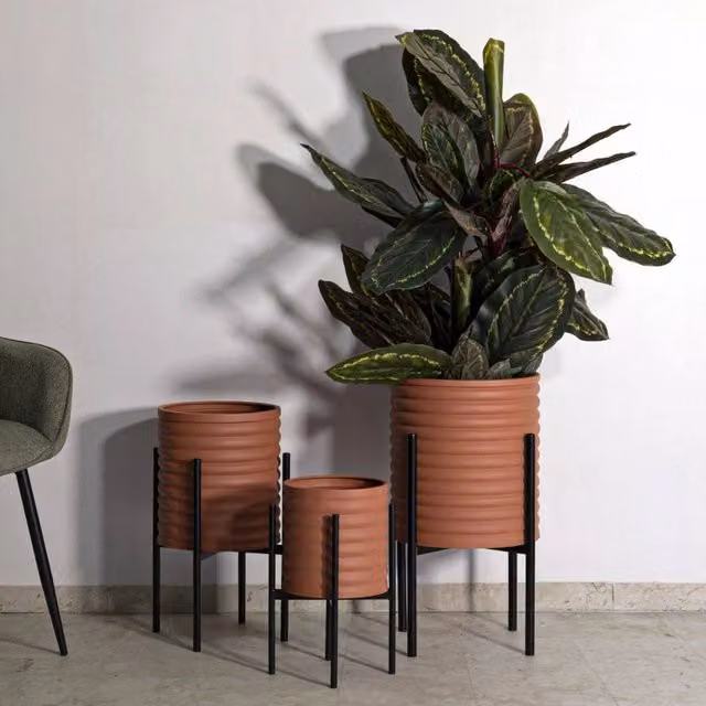 Set di 3 portavasi moderni DMORA in ceramica e metallo, Colore Nero e Marrone, L/P/H: 36 x 36 x 56,5 cm