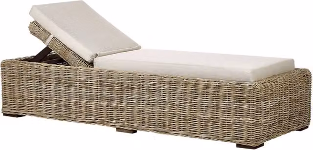 Lettino da giardino Beliani in rattan beige con cuscino regolabile stile boho
