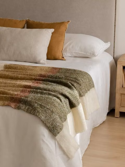 Coperta in lana a righe multicolore marrone e bianca Bergem di Kenay Home L: 130 cm x P: 130 cm