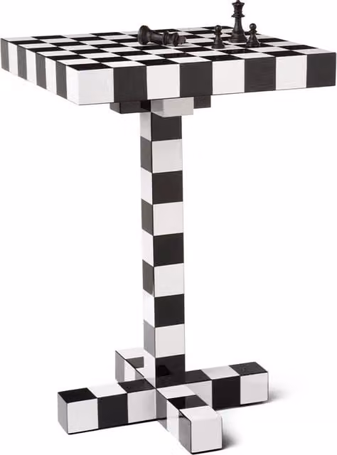 Tavolo Chess Moooi nero con design geometrico moderno e finitura lucida