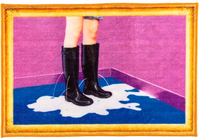 Tappeto rettangolare antiscivolo Seletti Mat Milky Boots Toiletpaper multicolore con design astratto