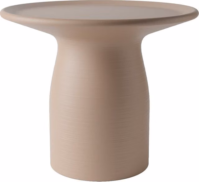 Tavolino basso Totino Qeeboo in polietilene beige con piano rotondo e finitura opaca