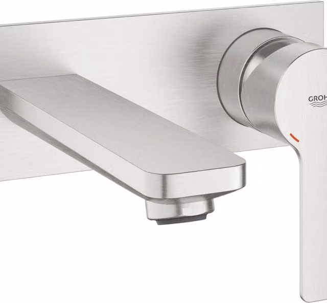 Rubinetto per lavabo ad incasso Grohe Lineare con getto laminare cristallino in finitura cromo spazzolato