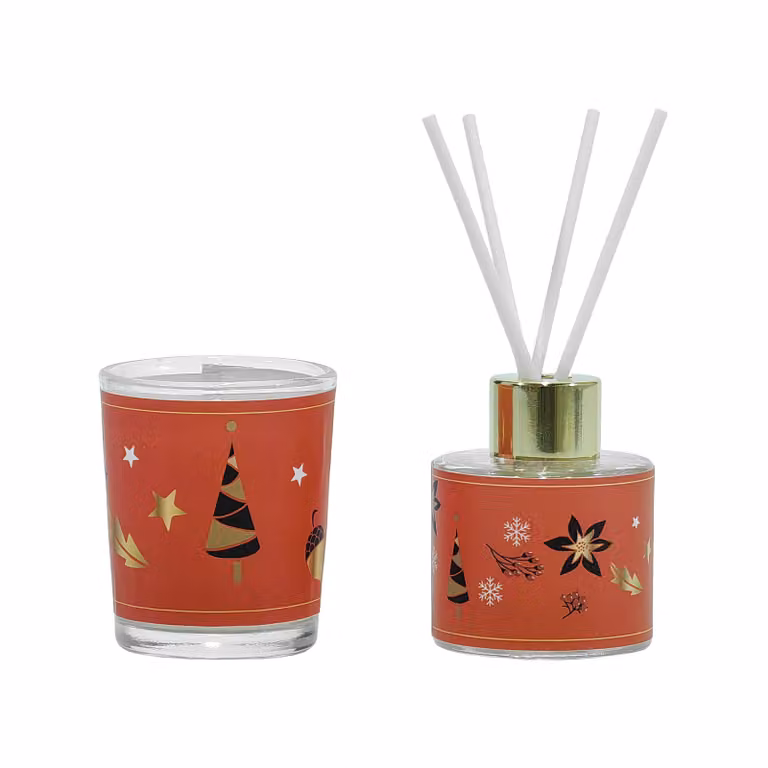 VESTIAMO CASA GRAN NATALE - Set Diffusore di Fragranza con Candela Profumata, Note Spicy, Fruity e Gourmand, Colore Rosso, 40 ml