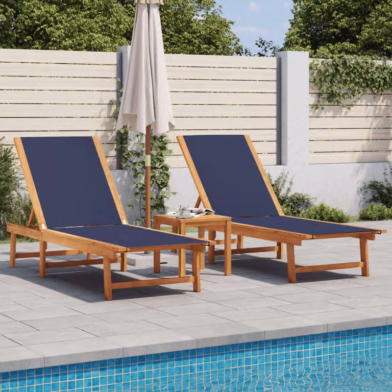 Set di 2 lettini prendisole con tavolo vidaXL in legno di acacia oliato e textilene blu