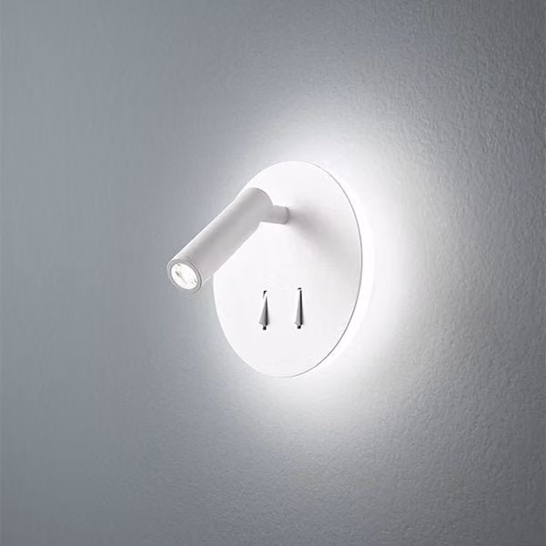 Applique da lettura LED Perenz con design moderno e orientabile in metallo, disponibile in bianco o nero