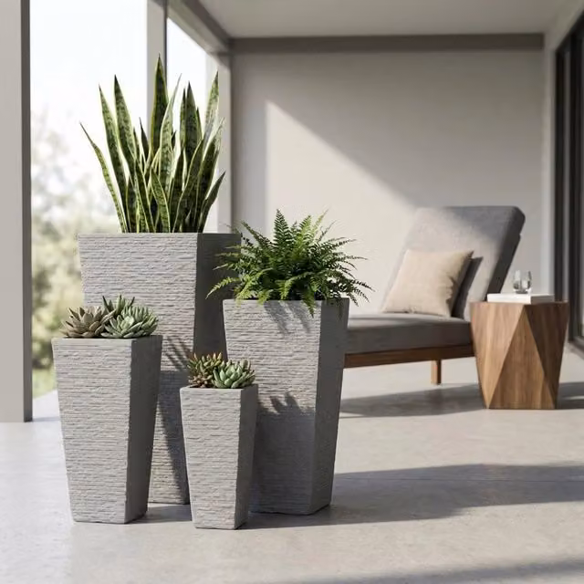 Set di 4 vasi Giglio COSMA in stile moderno nei colori grigio e beige