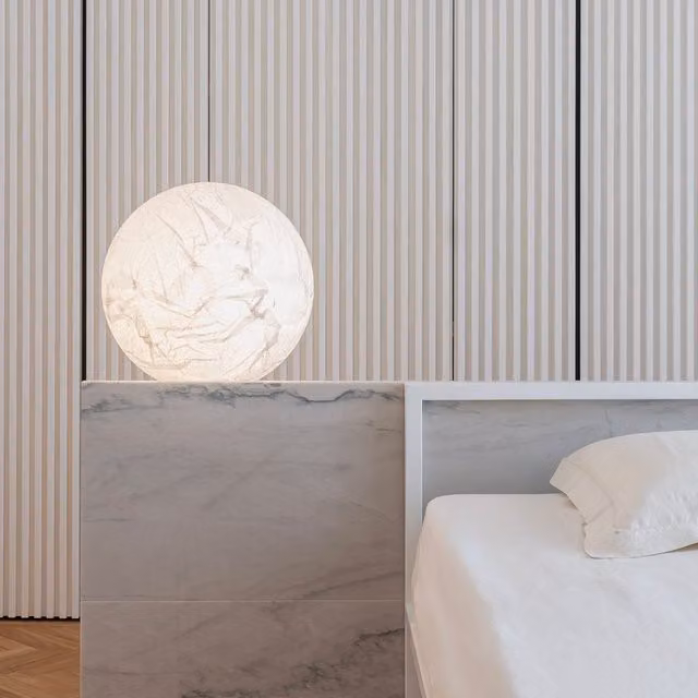 Davide Groppi Moon Lampada da tavolo bianca con luce LED e diffusore in carta e PVC