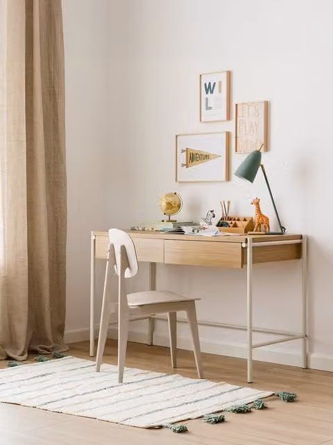 Scrivania Dalia Kenay Home per bambini in legno naturale e bianco