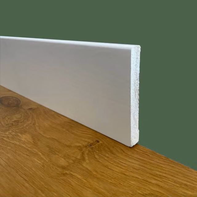 Battiscopa PREMIUM in legno massello di pino squadrato ETERNAL PARQUET, laccato bianco, H: 9,5 cm, L: 1,2 cm, Lunghezza: 95 cm