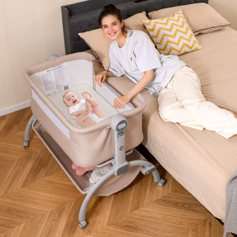 Costway Lettino affiancato con regolazione in altezza a 7 livelli per neonati, Culla co-sleeper con scomparti portaoggetti Beige