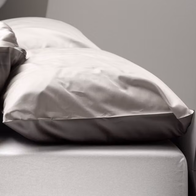 Federa copricuscino reversibile DaunenStep Oasi Kiss in cotone mako satin grigio con chiusura a zip