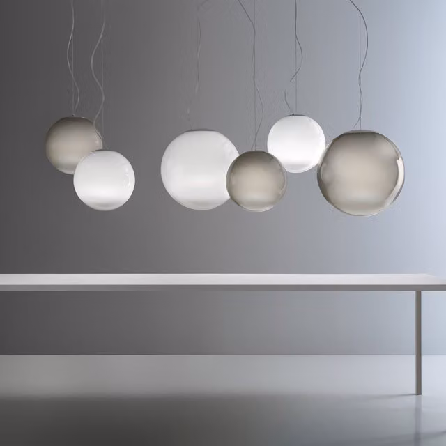 Lampada a sospensione Panzeri Smoke in vetro trasparente e metallo argento con luce LED dimmabile