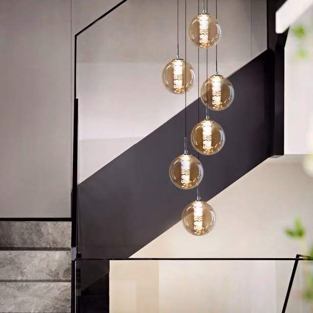 ZMH Lampada a sospensione LED moderna con paralume in vetro trasparente e finitura cromata, regolabile in altezza, ideale per soggiorno, cucina o camera da letto