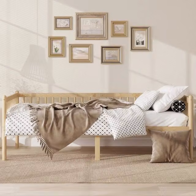 Divano letto Minimal in legno di pino naturale marrone con doghe di supporto L/P/H: 208.5 x 90 x 72.4 cm