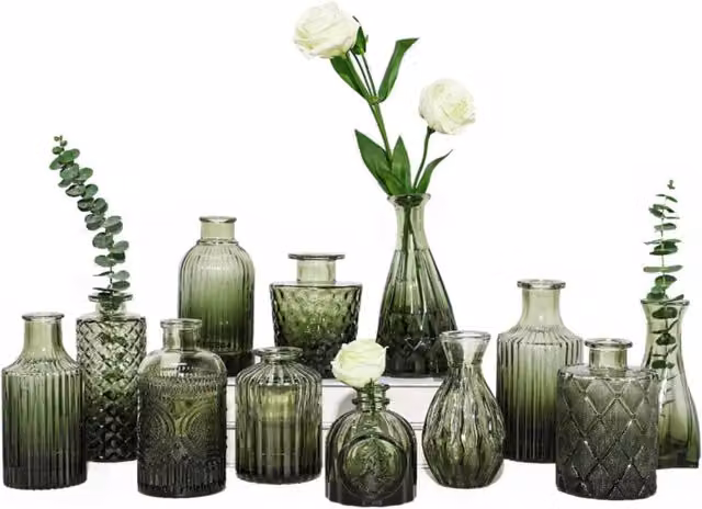 Set di 12 Vasi Decorativi in Vetro Avilia Home, Colori Trasparente e Verde, Forme Geometriche Moderne per Centrotavola e Matrimoni, H: 14,5 cm, L: 12,0 cm, P: 7,0 cm