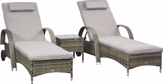 Set di 2 lettini prendisole Outsunny con tavolino in vetro e rattan grigio Aosom