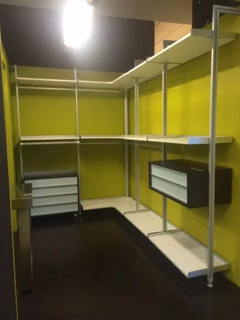 Cabina Armadio Angolare Moderna Del Tongo con Cassetti Integrati e Bastone Appendiabiti in MDF Bianco Opaco