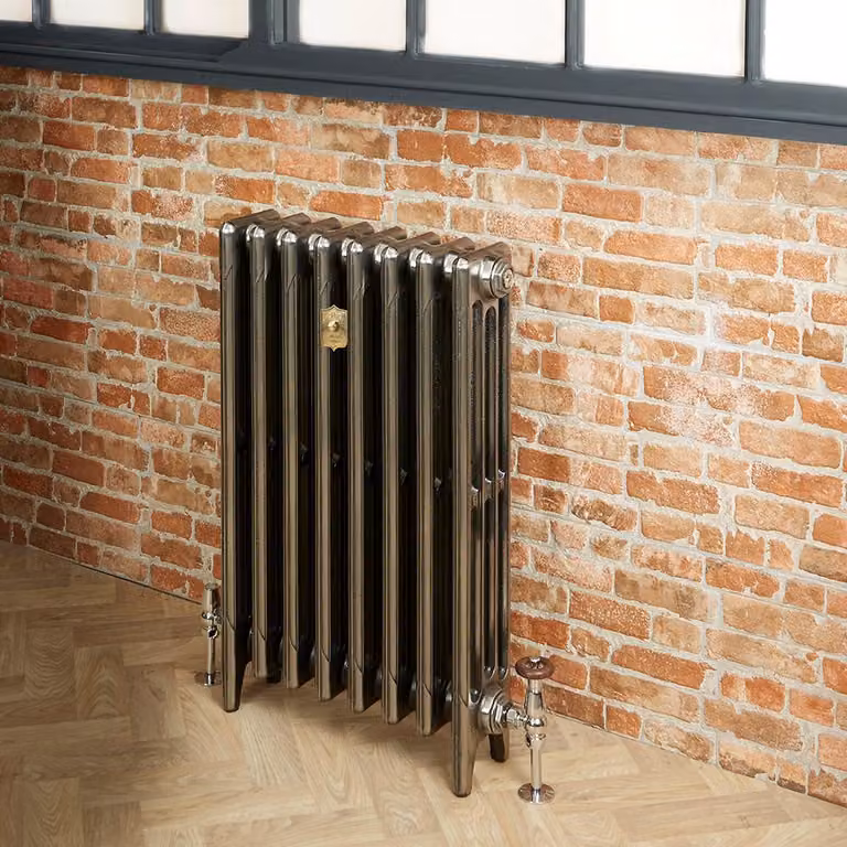 Radiatore Tradizionale a 4 Colonne in Ghisa HudsonReed Colore Grigio Argento Altezza: 56 cm