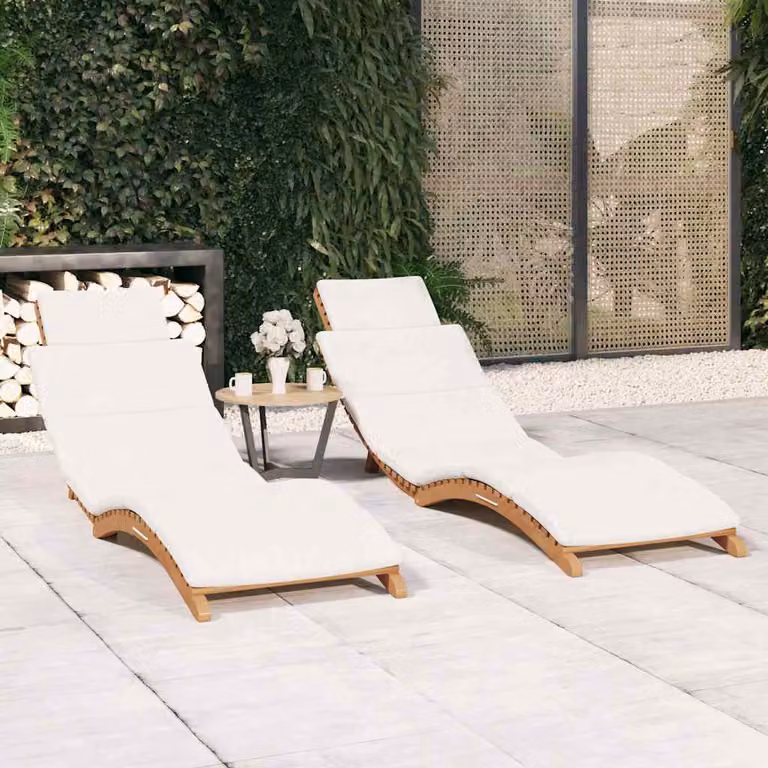 Set di 2 lettini prendisole vidaXL in legno massello di teak con cuscini bianchi impermeabili e poggiatesta regolabile