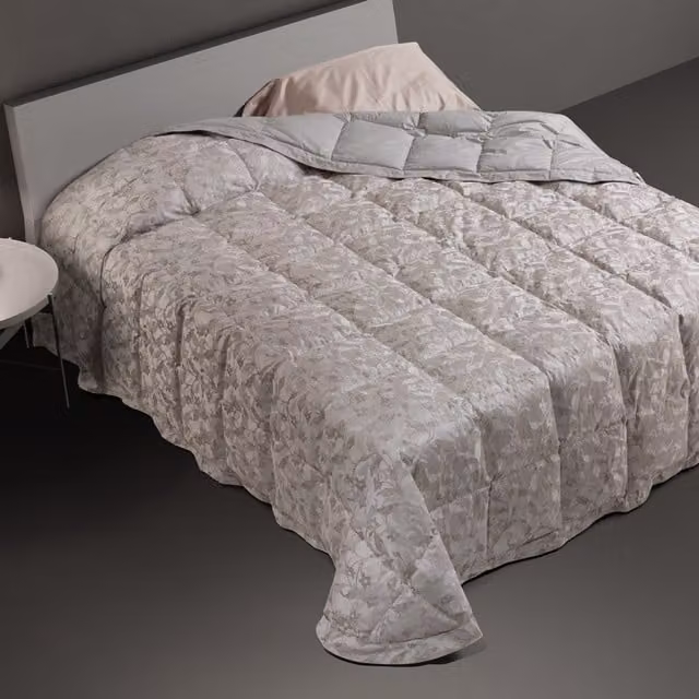 Trapunta in piuma DaunenStep con fantasia Floreale, traspirante e termoregolatrice, colore grigio