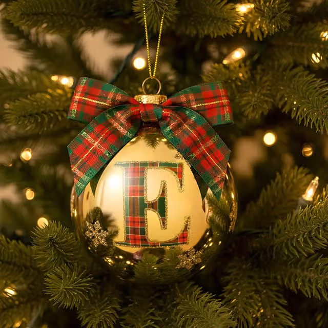 Pallina di Natale KASANOVA con lettera E in vetro oro, diametro 10 cm