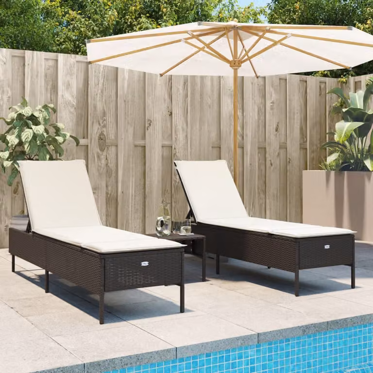Set di 3 lettini prendisole vidaXL in polyrattan marrone con cuscini bianchi e poggiatesta regolabile
