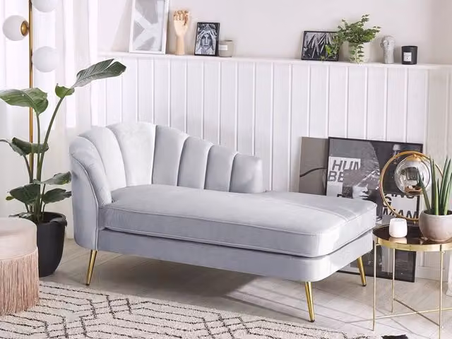 Chaise longue BELIANI in velluto grigio chiaro con gambe in metallo dorato, versione sinistra L/P/H: 150 x 76 x 75 cm