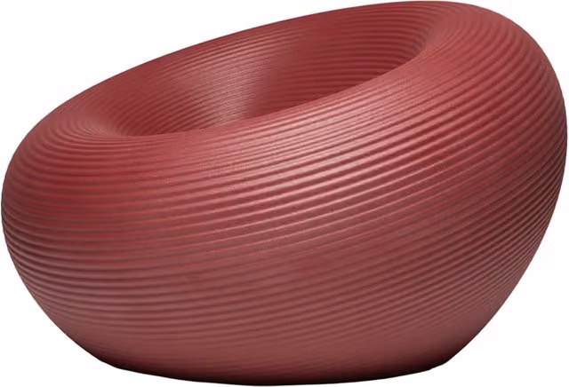 Poltrona Nami Qeeboo in polietilene opaco, disponibile nei colori sabbia o rosso, L 102 cm x P 102 cm x H 69 cm