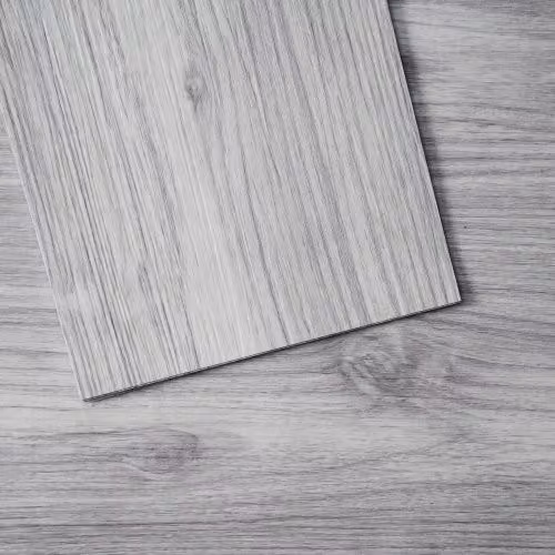 Piastrelle per Pavimenti Autoadesive in Vinile VEVOR con Effetto Legno Grigio Chiaro, 20 Pezzi, Spessore 0,62 mm, Dimensioni Singola Piastrella: 91,4 x 15,2 cm
