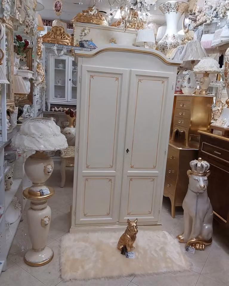 Armadio 2 ante in legno stile shabby chic avorio anticato con decorazioni arancioni Mobili 2G L/P/H: 107 x 55 x 197 cm