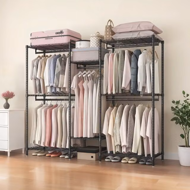 Scaffale OKWISH in acciaio nero con 8 ripiani regolabili e 5 aste appendiabiti L: 80 cm, P: 46 cm, H: 24 cm