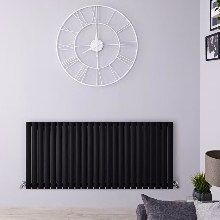 Radiatore Orizzontale HudsonReed Revive in Acciaio Nero Opaco con Alta Resa 1130W L: 141,6 cm, H: 63,5 cm