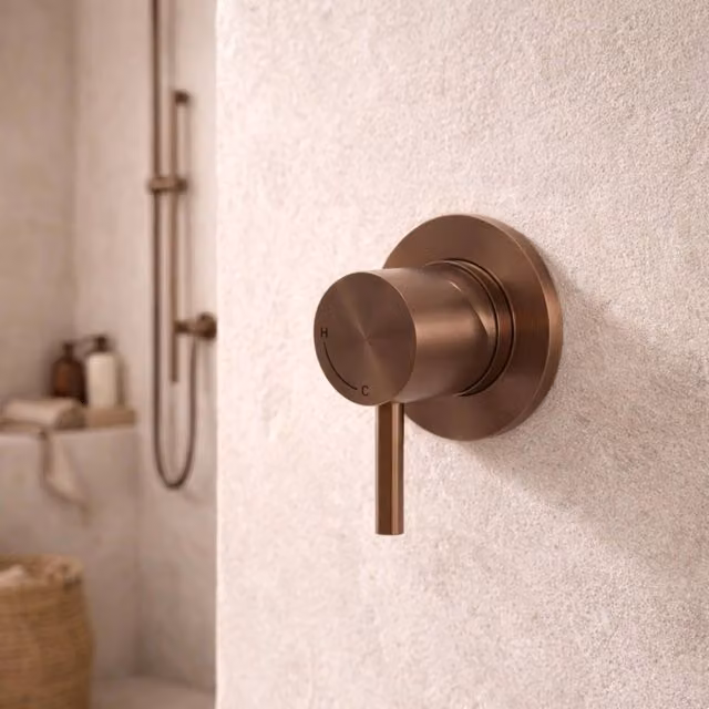 Miscelatore a muro SINED modello LEVANTE in acciaio inox 316L con finitura oro rosa per interni ed esterni