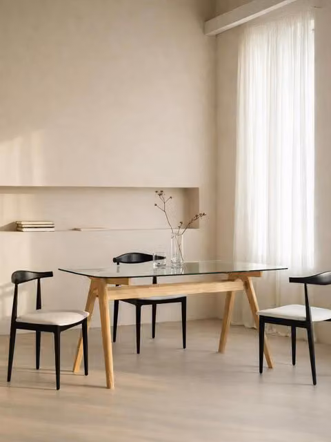 Tavolo da pranzo rettangolare moderno Kenay Home con piano in vetro trasparente e legno massiccio L: 180 cm, H: 75 cm